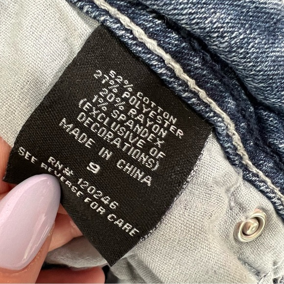 Wallflower Bootcut Bedazzled Back Pockets Blue Denim Jeans Size 9 - Picture 12 of 12